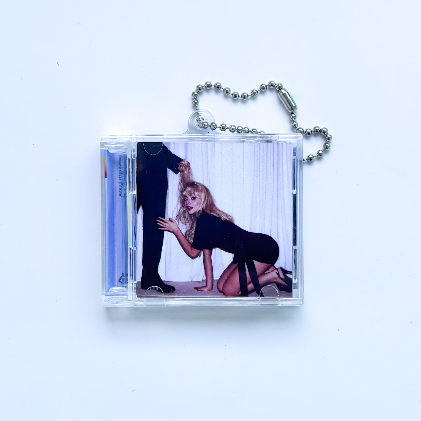 NFC FAN MADE KEYCHAIN - SABRINA CARPENTER