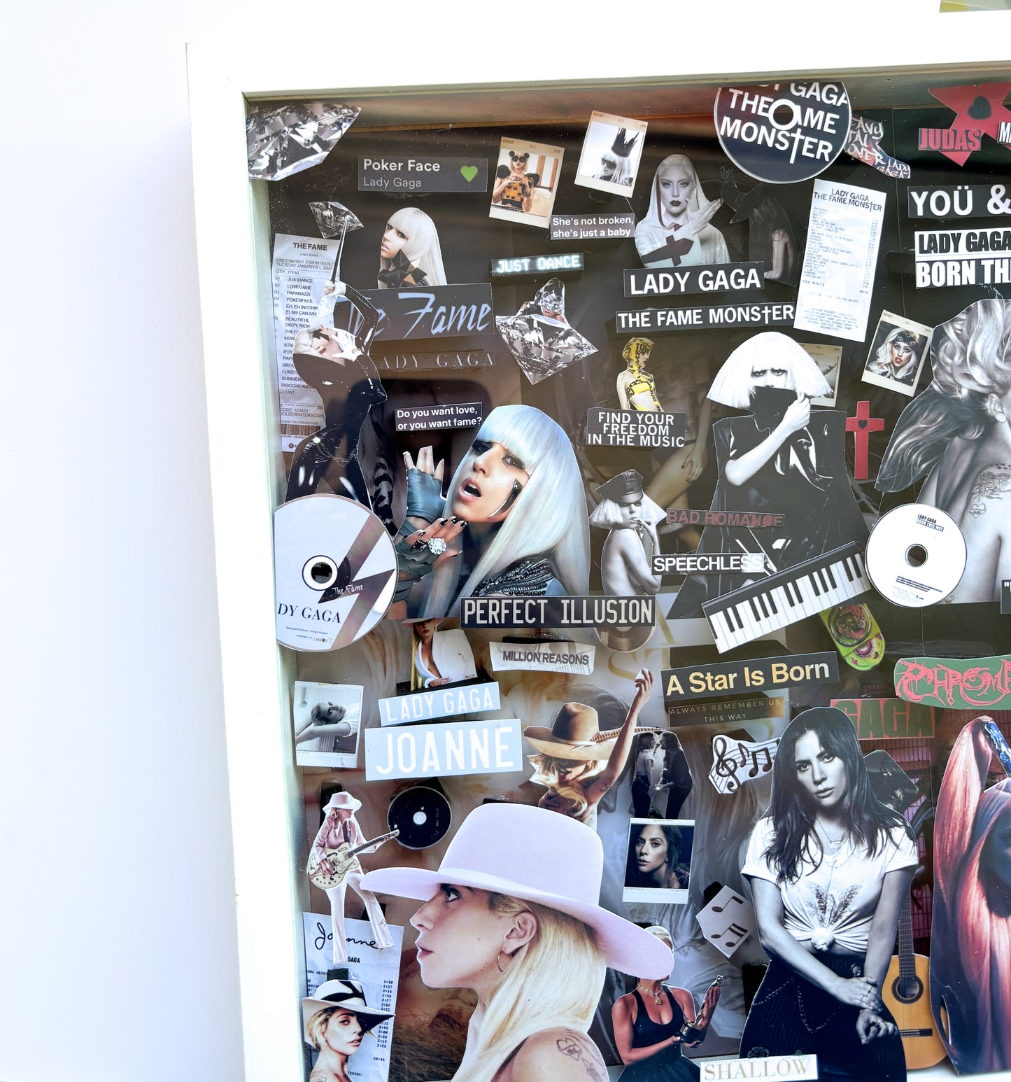Collage Frame - LADY GAGA + CD KEYCHAIN GIFT