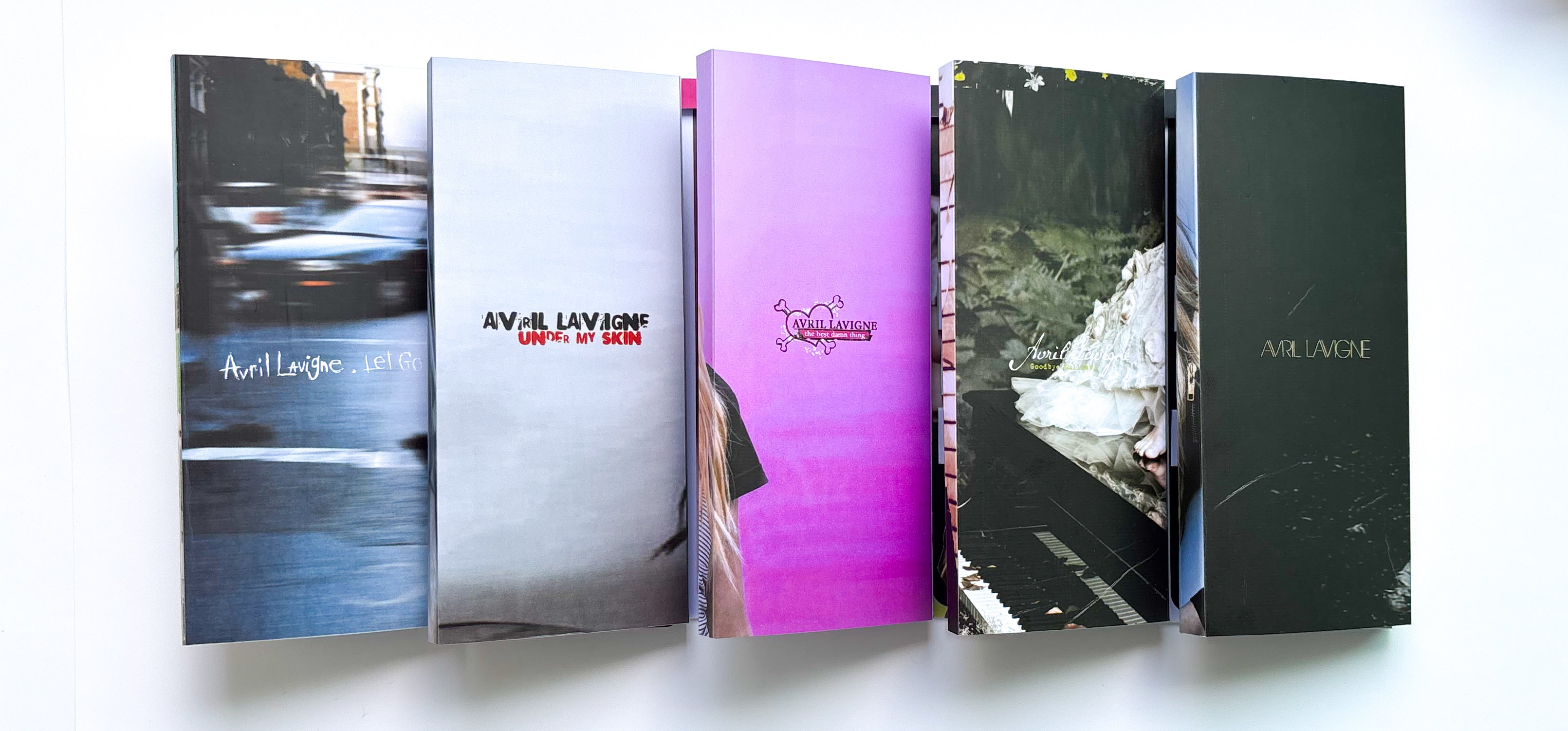 FLIPBOOK - AVRIL LAVIGNE – HS STUDIO