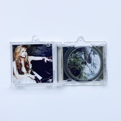 NFC FAN MADE KEYCHAIN  - AVRIL LAVIGNE